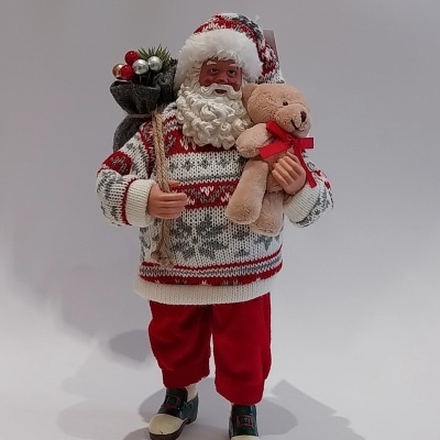 Pai Natal com saco dos presentes e um ursinho.