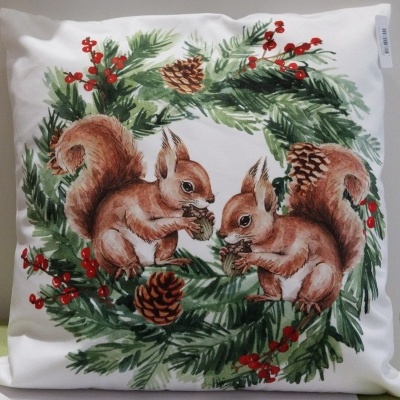 Almofada  com esquilos  e outros motivos de Natal.