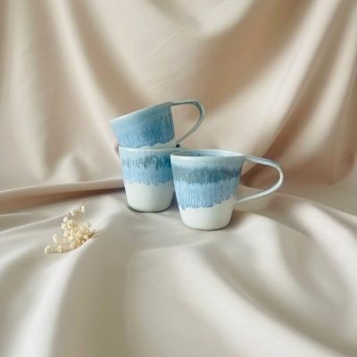 Caneca Azul e Branca