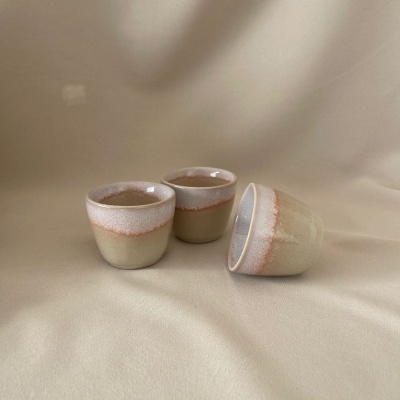 Copo de Café Bege e Rosa