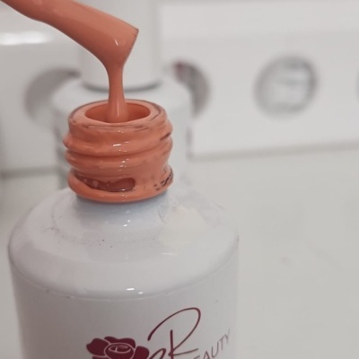 Verniz em Gel Colorido: O Segredo para Unhas Perfeitas no Salão de Beleza 💅