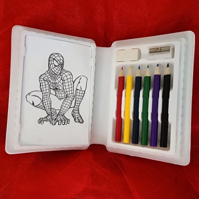 Caixa de lápis com desenhos