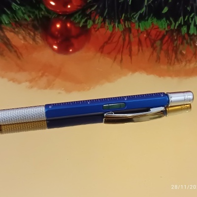 Esferográfica multi ferramenta 4 em 1