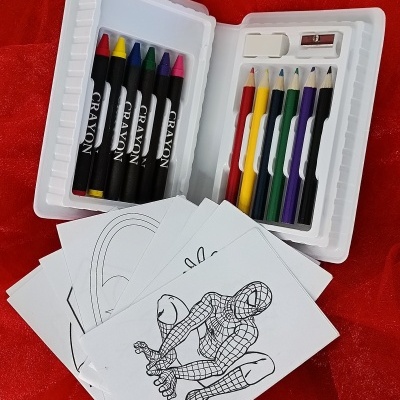 Caixa de lápis com desenhos