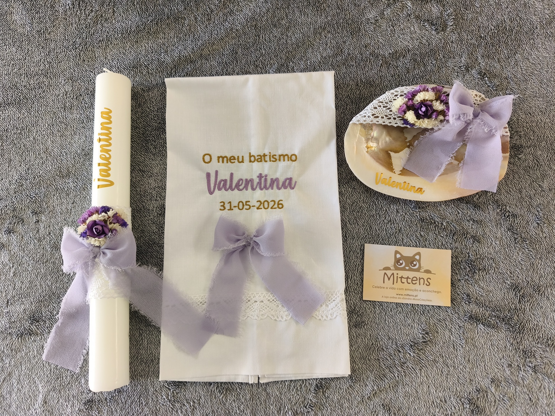 Conjunto de batismo Violeta (com flores naturais)