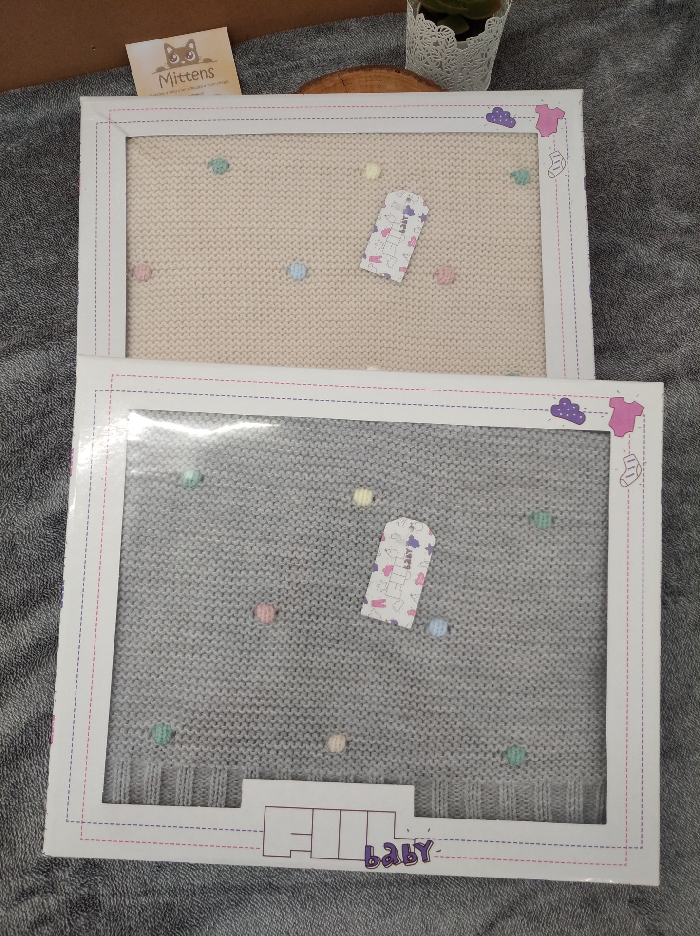 Manta malha pompons coloridos