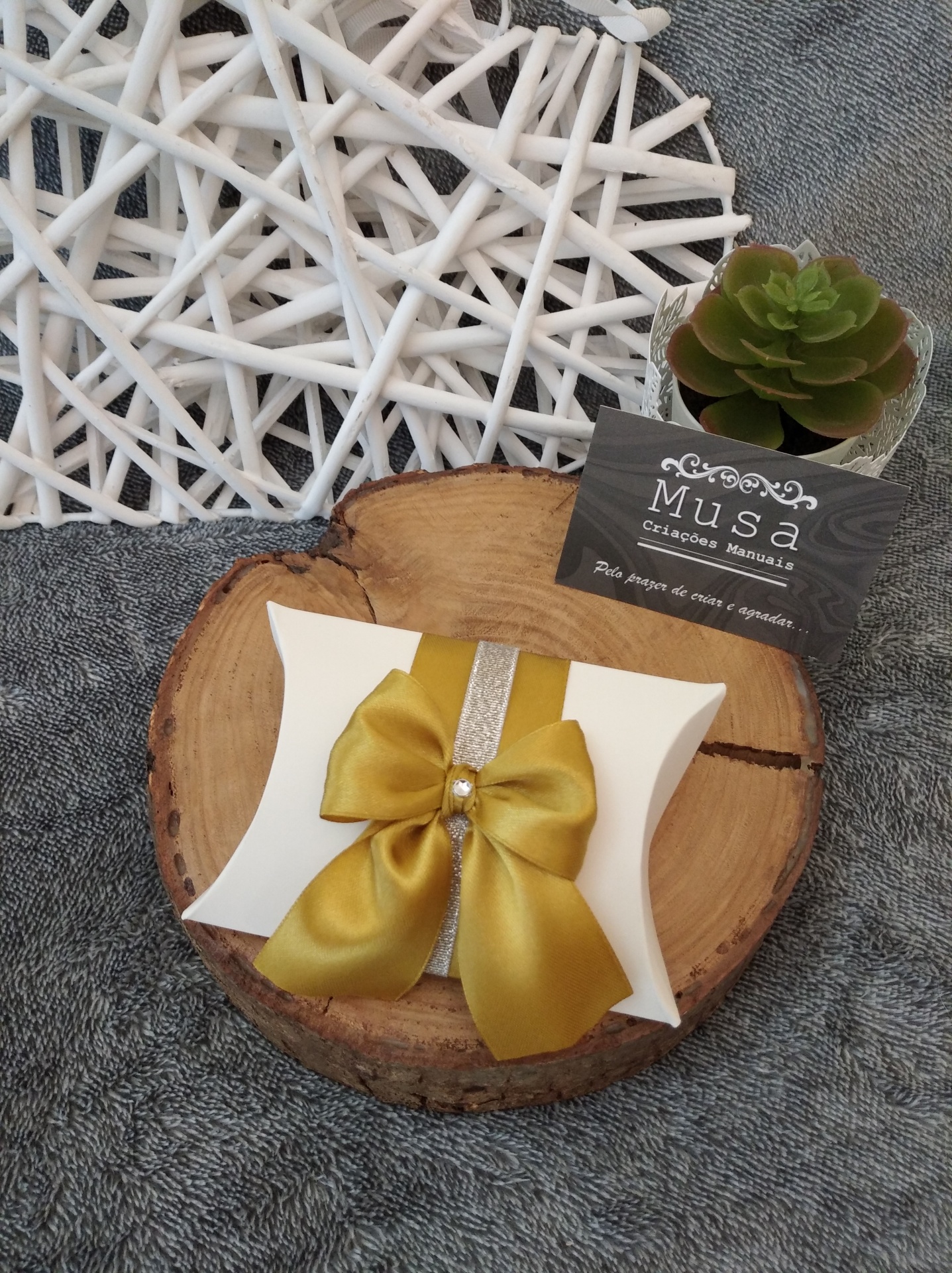 Convite: porta-chaves de madeira