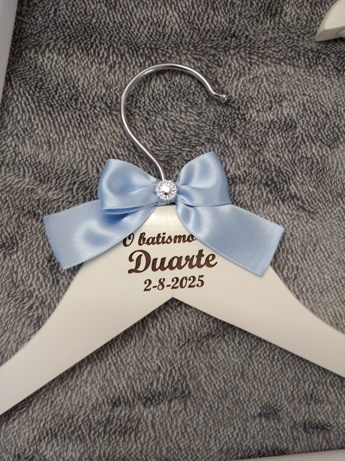 Cabide com gravação laser e laço