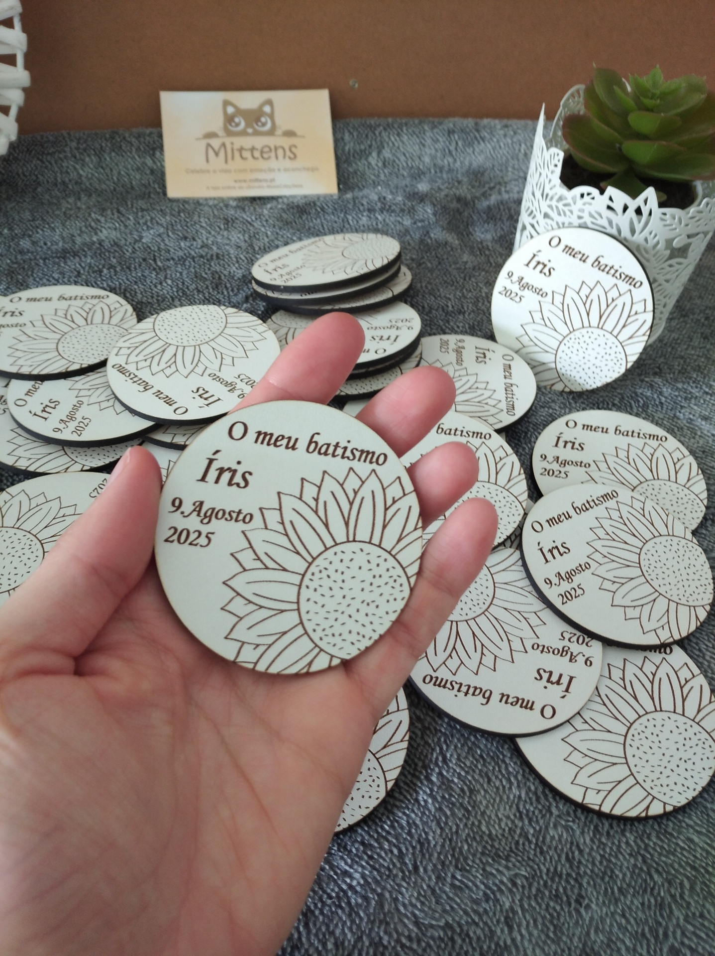 Lembrança: íman redondo em mdf branco