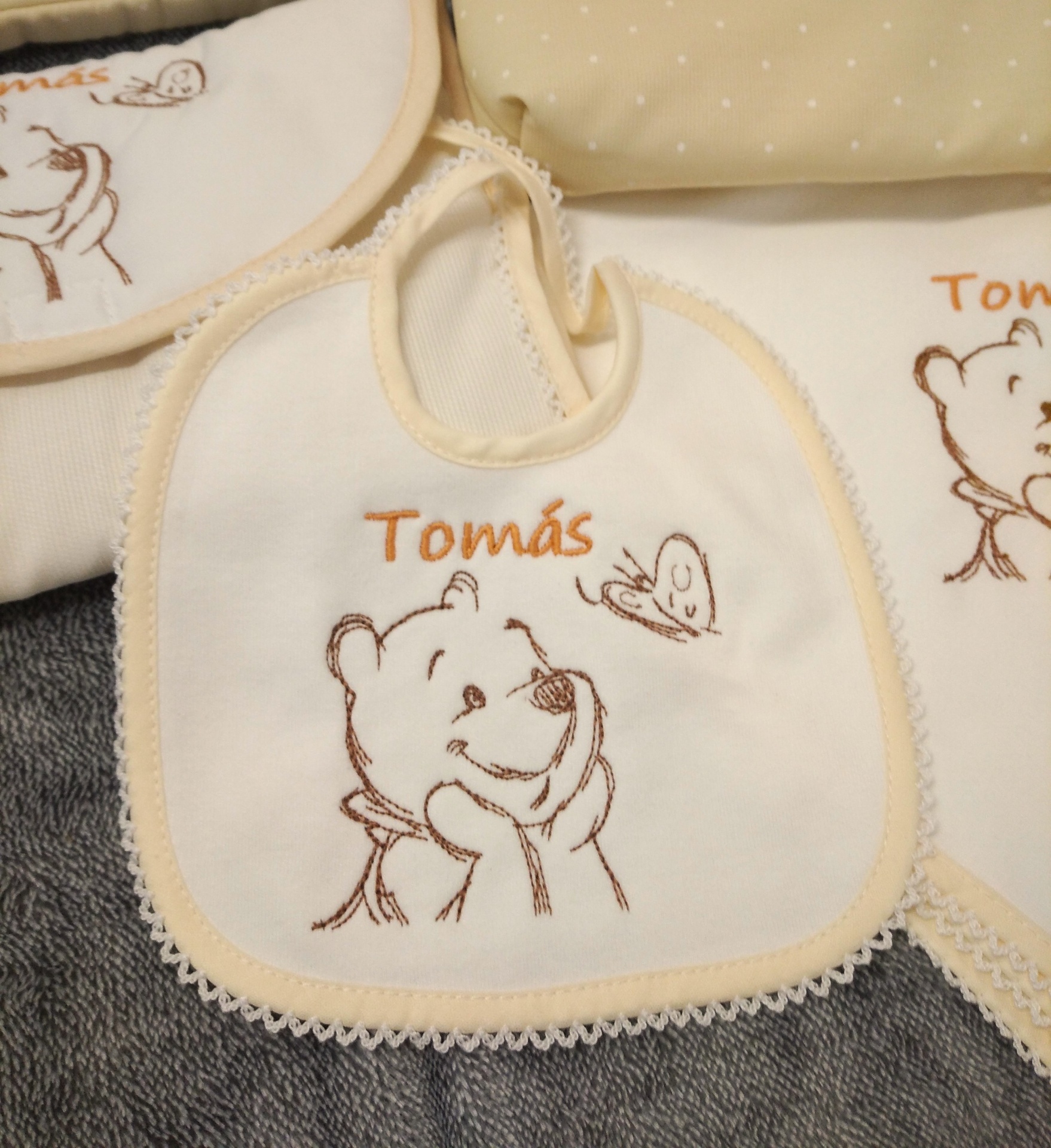 Bordado "pooh" em várias peças opcionais