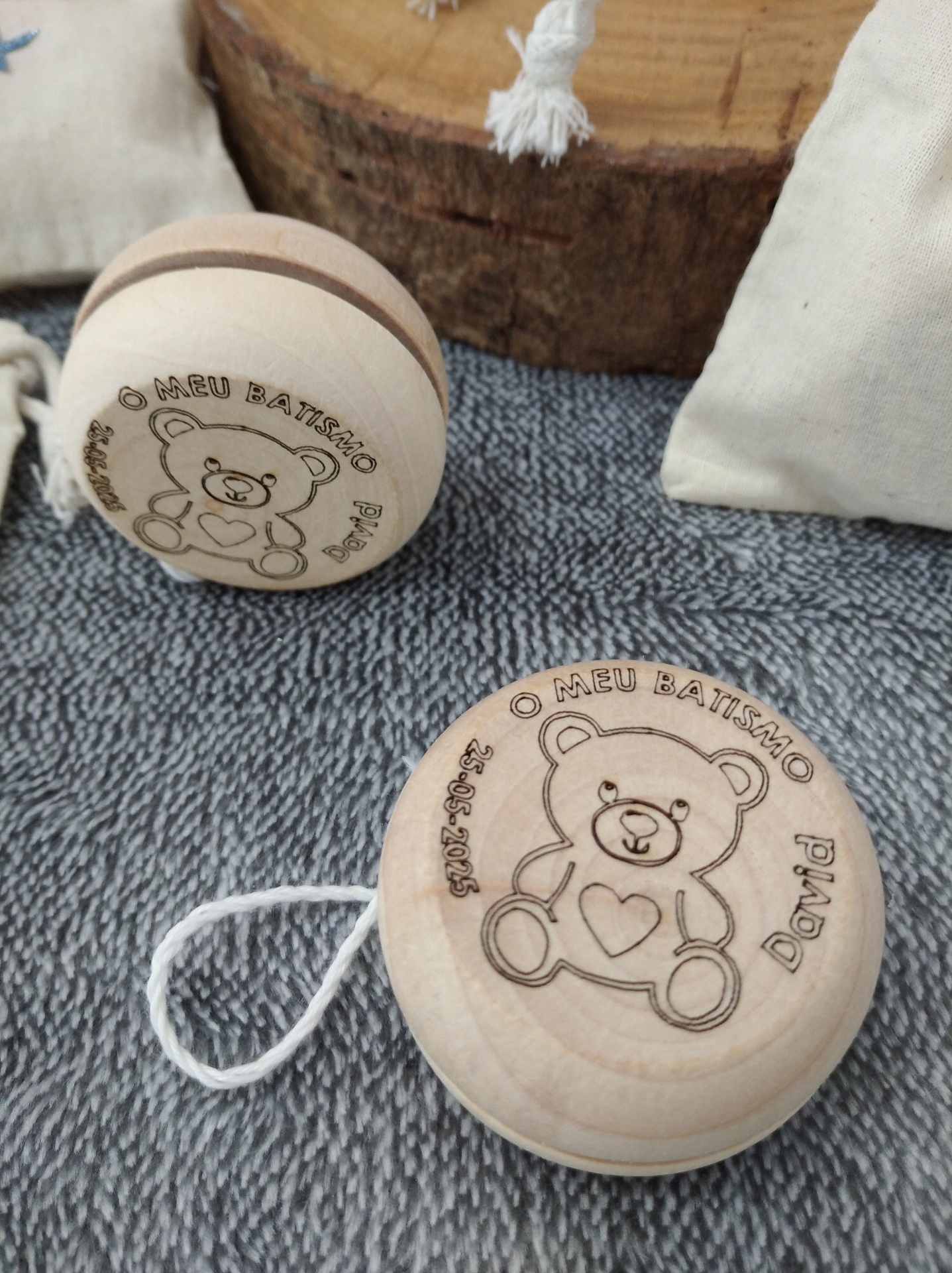 Lembrança: yo-yo de madeira