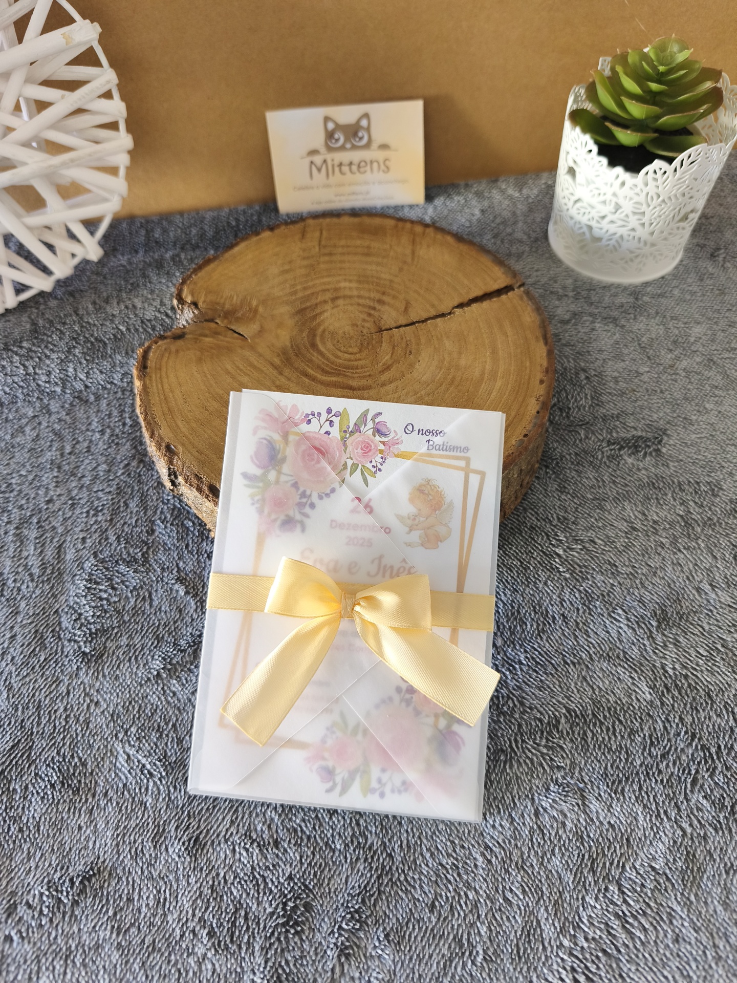 Convite de batismo floral  com envelope transparente