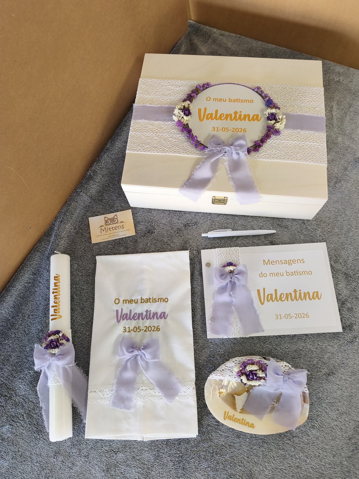 Conjunto de batismo Violeta (com flores naturais)