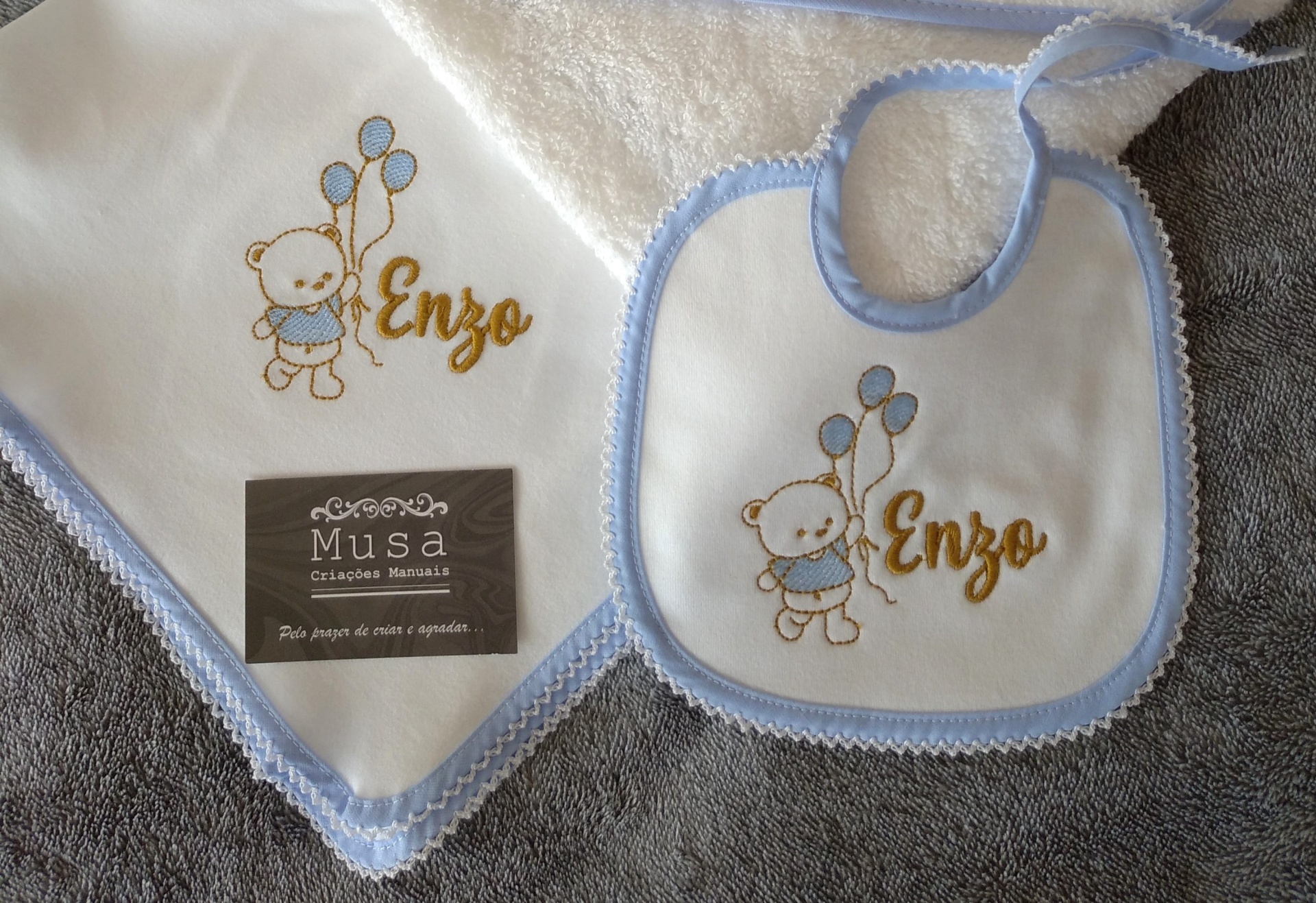 Conjunto de fralda e babete 2 (ursinho e balões)