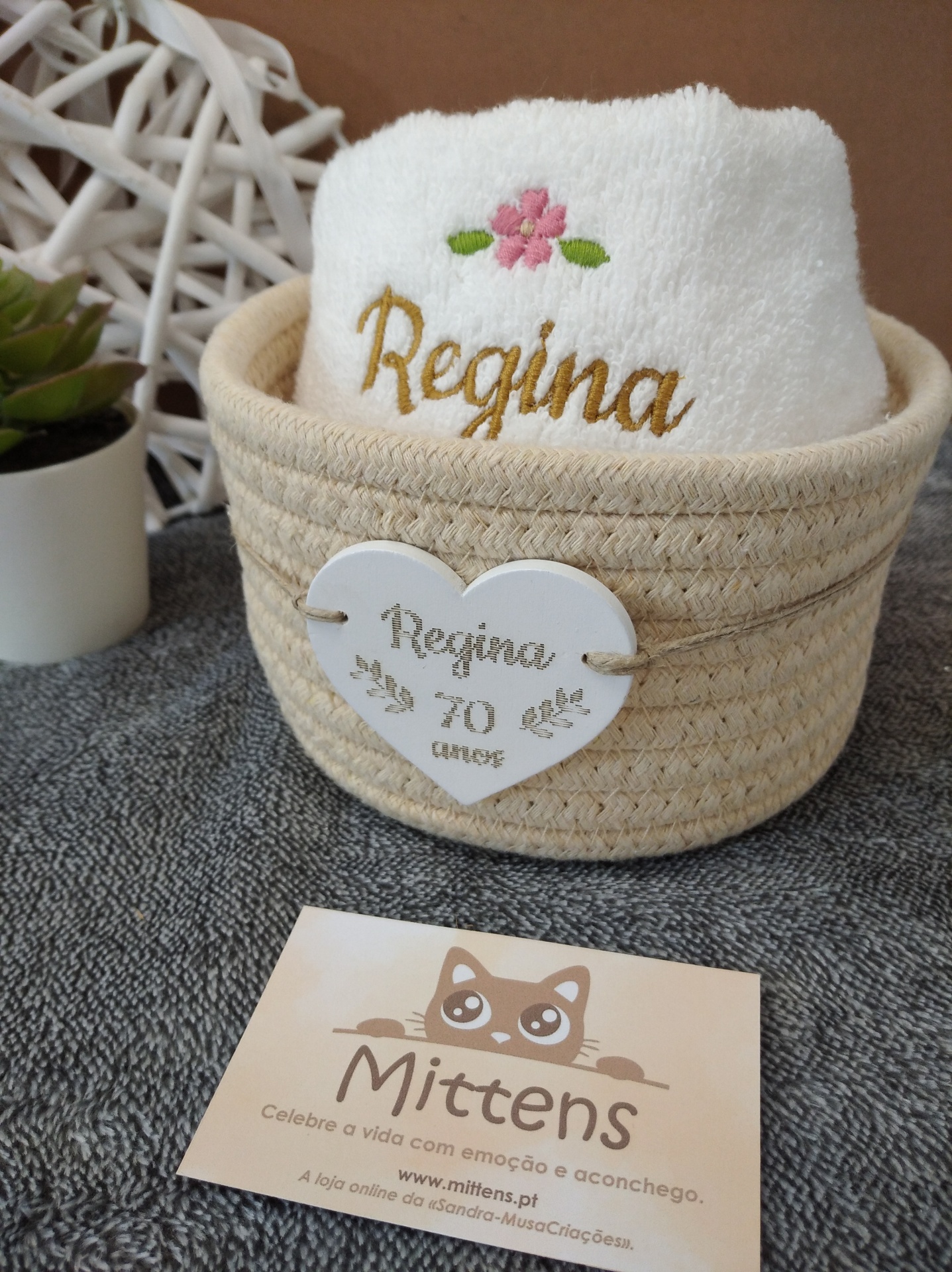 Conjunto de cesto e toalha