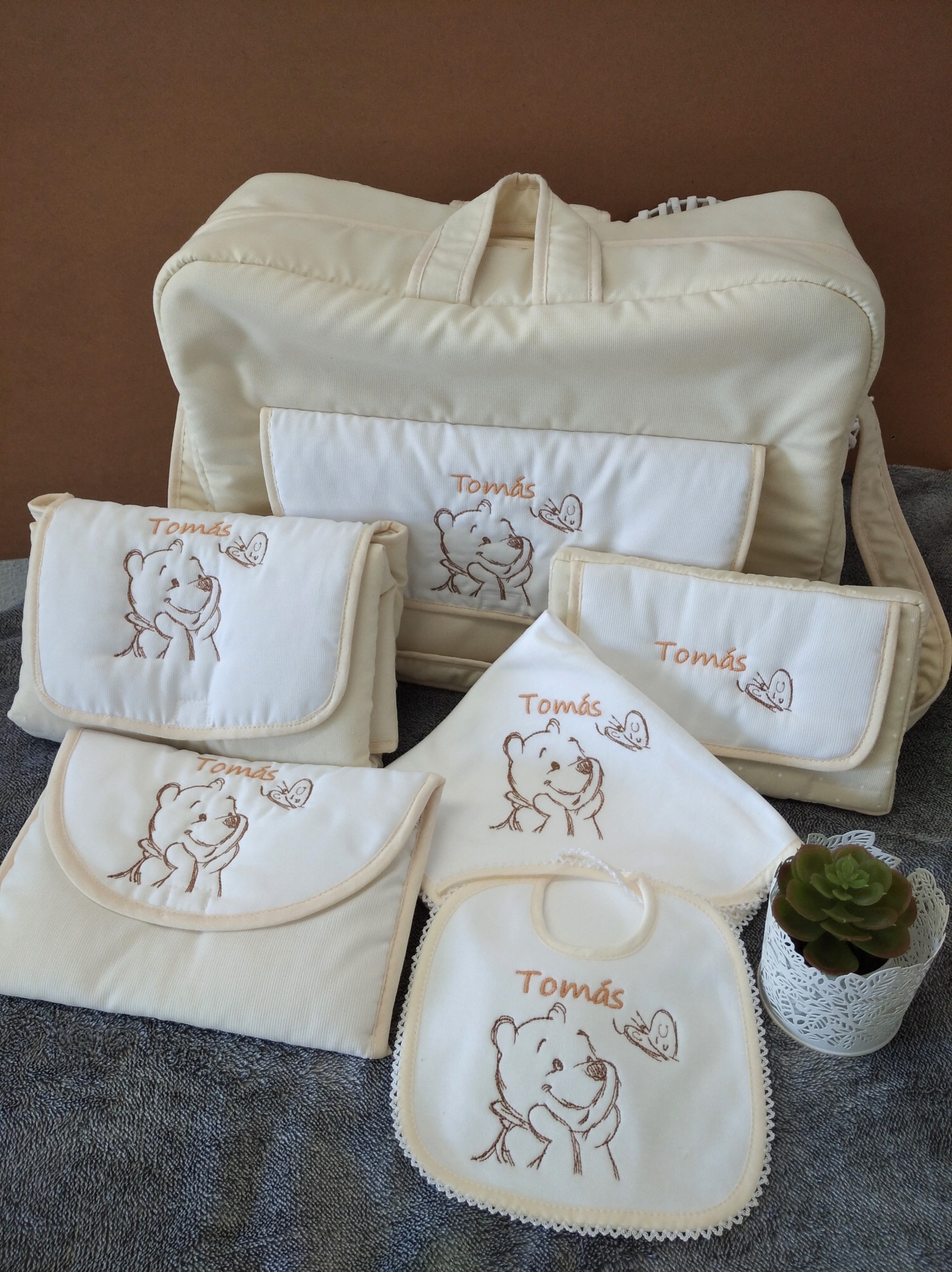 Bordado "pooh" em várias peças opcionais