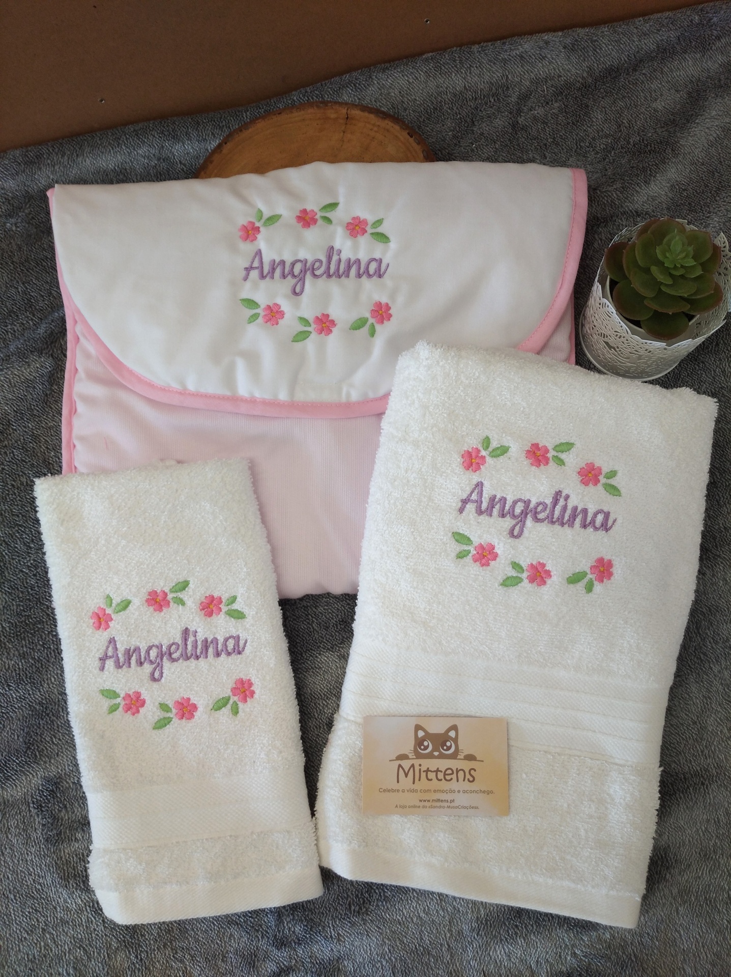 Conjunto bordado "moldura de flores"