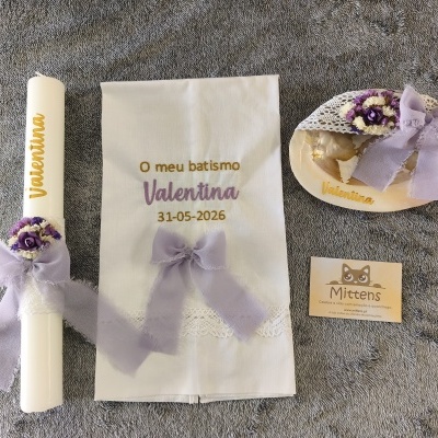 Conjunto de batismo Violeta (com flores naturais)