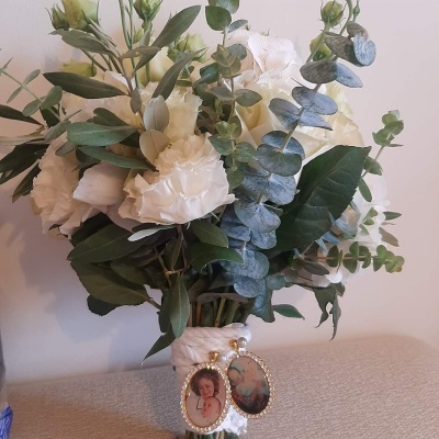 Medalha Oval com Brilhantes