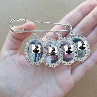 Alfinete + 4 Medalhas