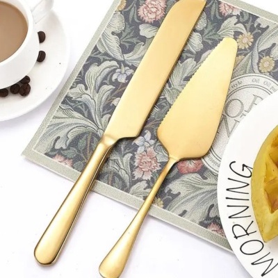 Talheres dourados ou prateados com gravação