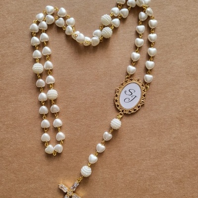 Terço de Noiva com pérolas coração + 1 medalha