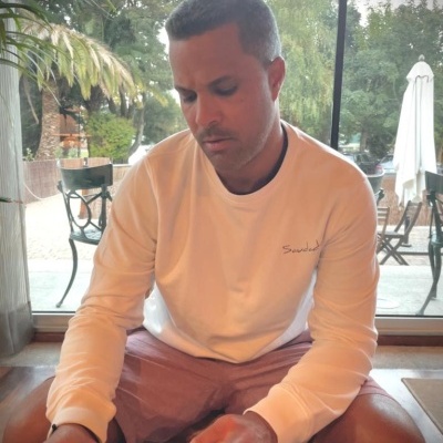 Sweatshirt  com bordado