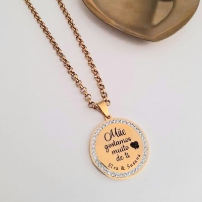 Colar com brilhantes