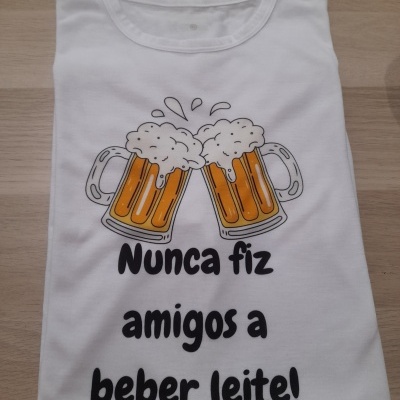 T-shirt " Nunca fiz amigos a beber leite "