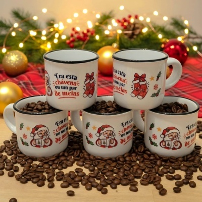 Chávenas de café  " Era esta chávena ou um par de meias "