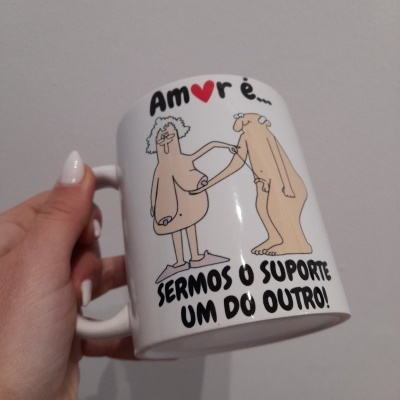Caneca " Amor é..."