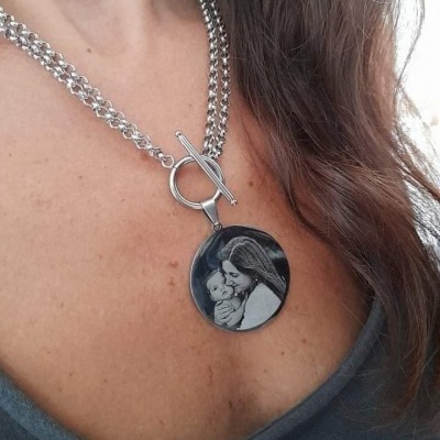 Colar com foto gravação.