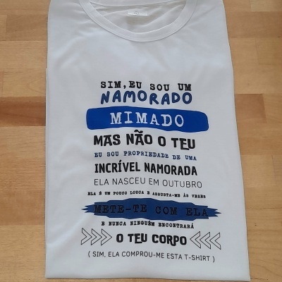 T-shirt " Tenho um namorado..."