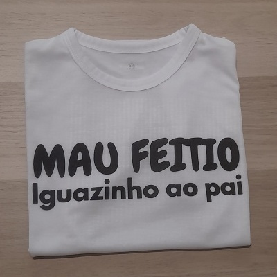 T-shirt " Igualzinho ao pai " ( ou mãe )