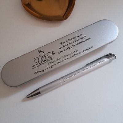 Conjunto caixa e caneta