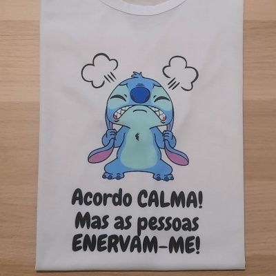 T-shirt " Acordo calma... "