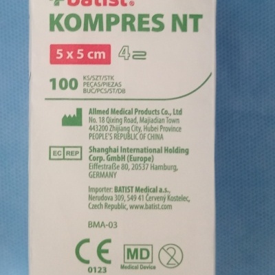 Compressas em não tecido 5 x 5 cm, embalagem de 100 unidades