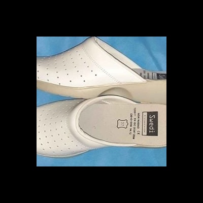 Socas em pele, perfuradas