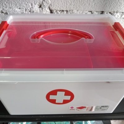 Caixa grande primeiros socorros com conteúdo