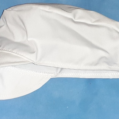 Boné branco com pala