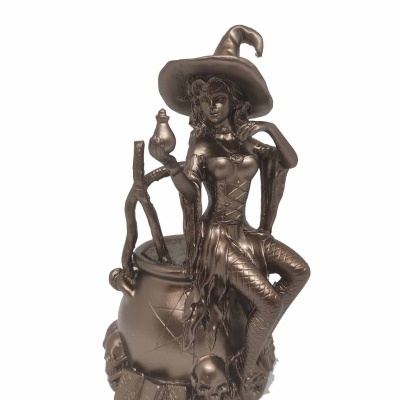 Bruxa com caldeirão