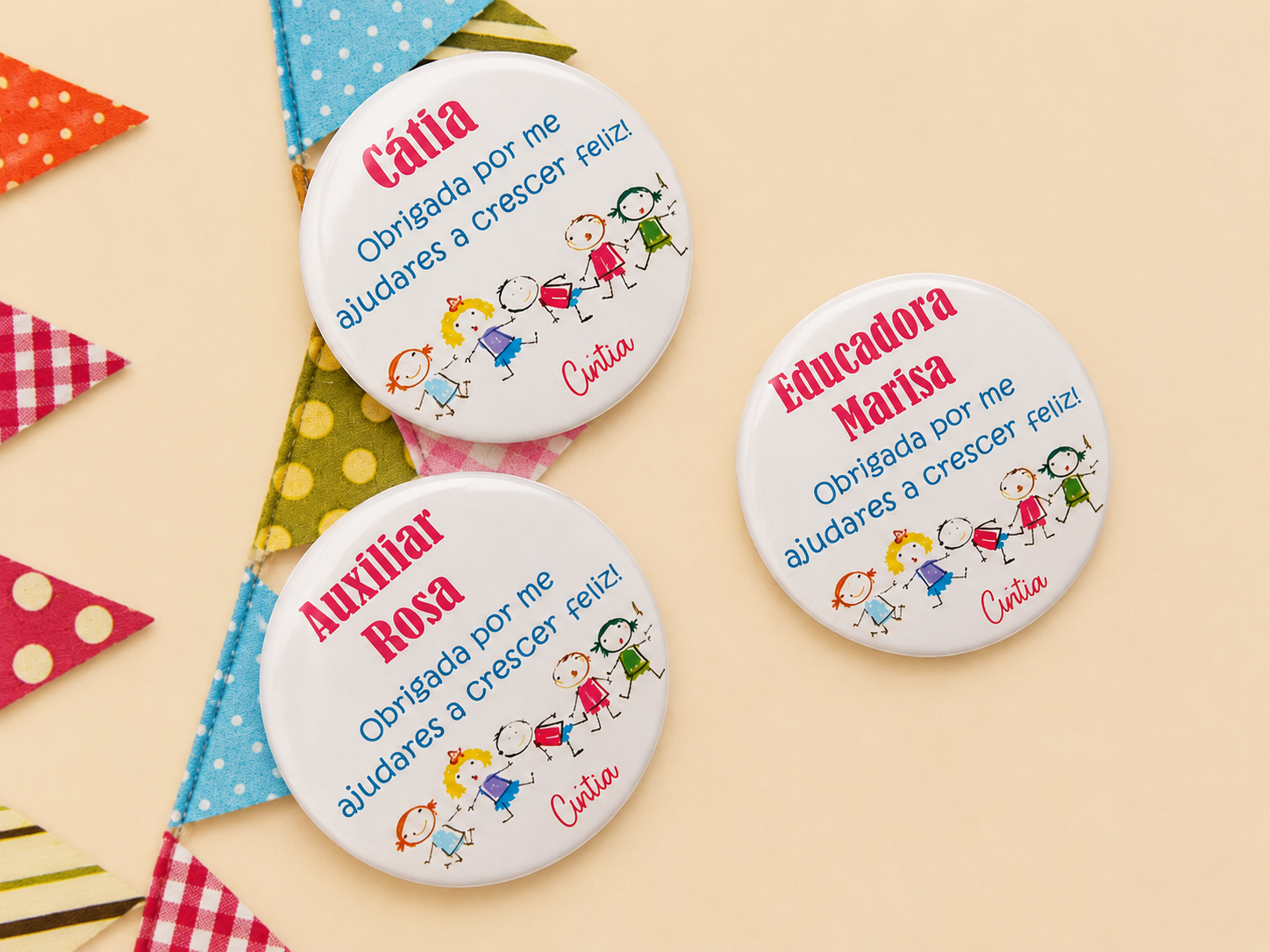 Coleção Crescer Feliz – Ímanes, Crachás & Porta-chaves Personalizados Coleção Crescer Feliz – Ímanes, Crachás & Porta-chaves Personalizados