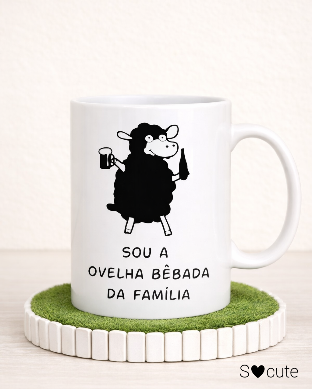 Caneca Divertida “Sou a Ovelha Bêbada da Família” – Presente Engraçado Caneca Divertida “Sou a Ovelha Bêbada da Família” – Presente Engraçado