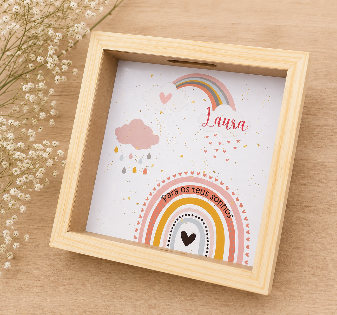 Quadro Mealheiro Personalizado Arco-Íris – Para os teus sonhos ✨🌈 Quadro Mealheiro Personalizado Arco-Íris – Para os teus sonhos ✨🌈