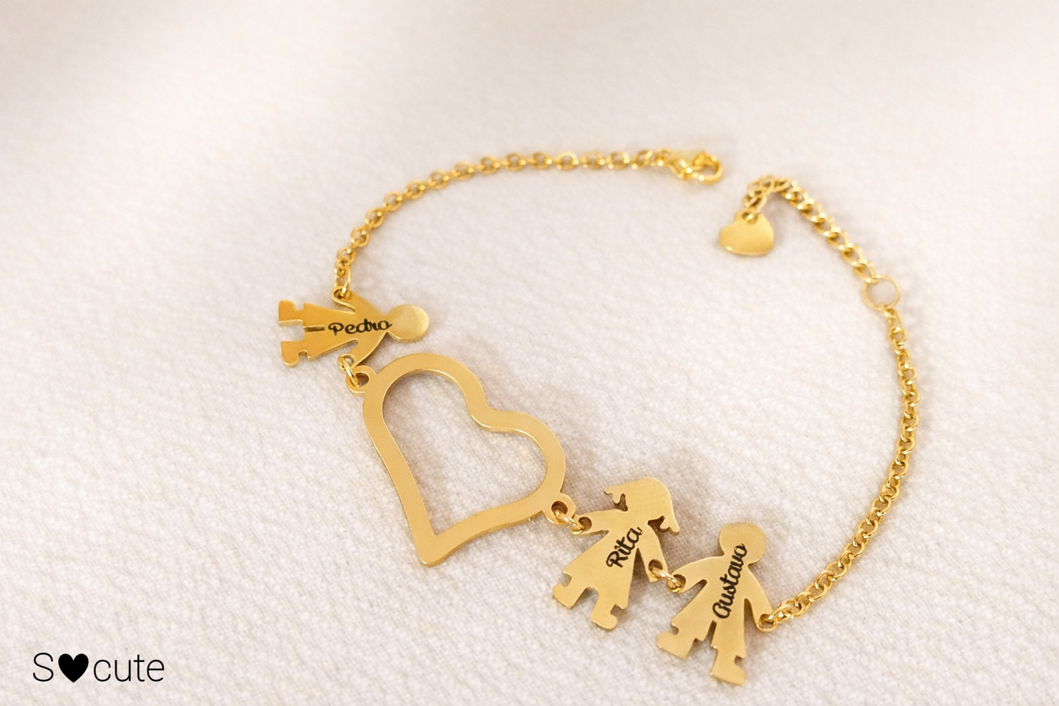 Pulseira Mãe Personalizada com Nomes – Coração e Filhos em Aço Inoxidável Dourado Pulseira Mãe Personalizada com Nomes – Coração e Filhos em Aço Inoxidável Dourado