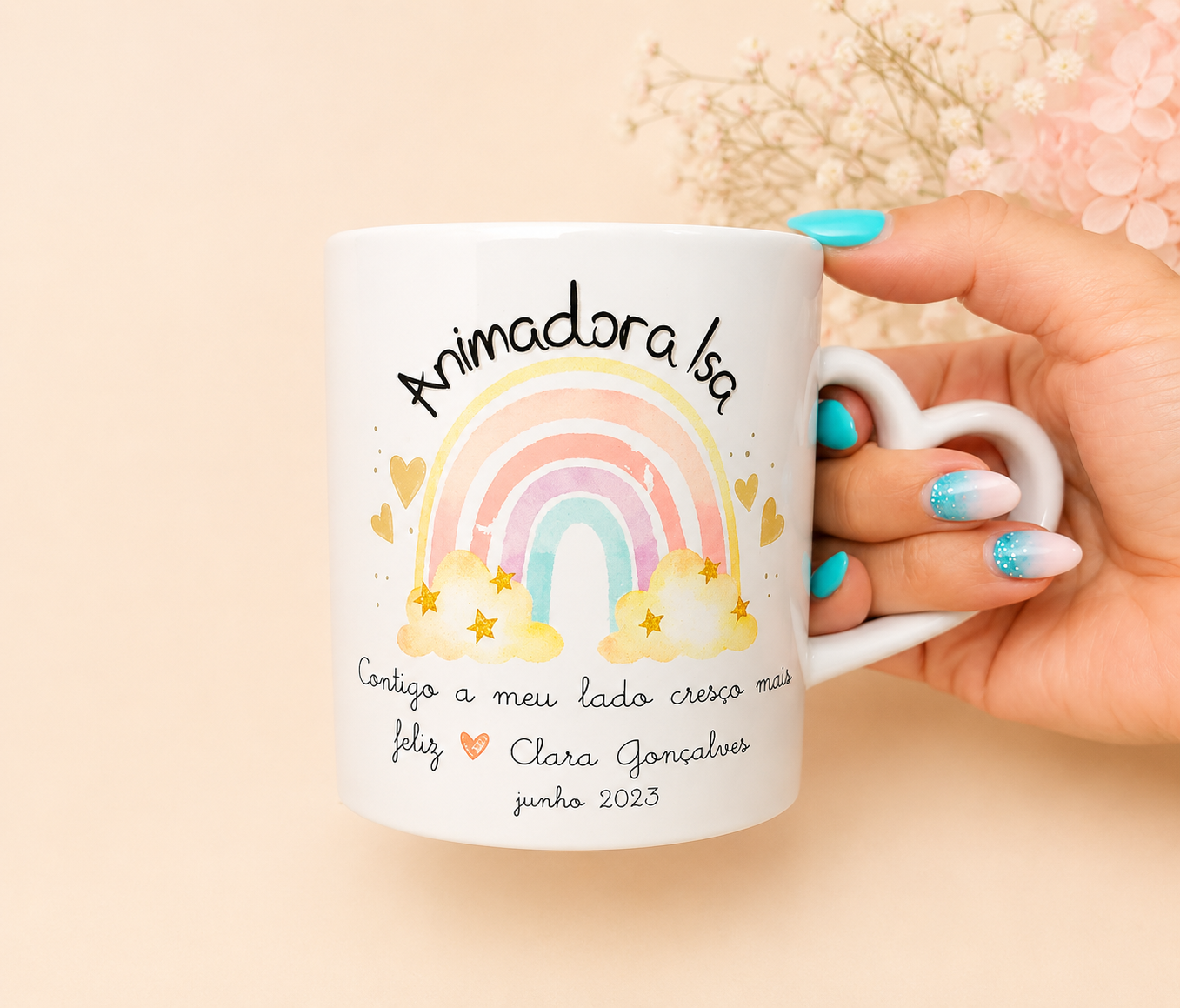 🌈 Caneca Personalizada para Professora/Educadora/Auxiliar – Frente e Verso | 🌈 Caneca Personalizada para Professora/Educadora/Auxiliar – Frente e Verso |