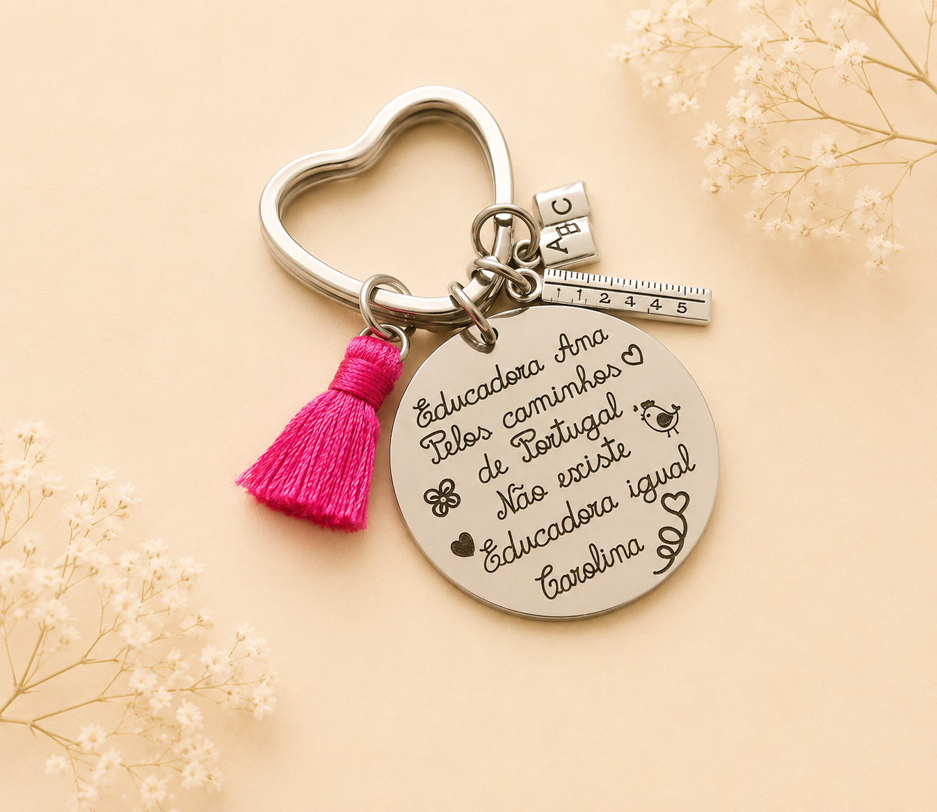 Porta-Chaves Personalizado Inspirado nos Lenços dos Namorados 🤍✨ Porta-Chaves Personalizado Inspirado nos Lenços dos Namorados 🤍✨