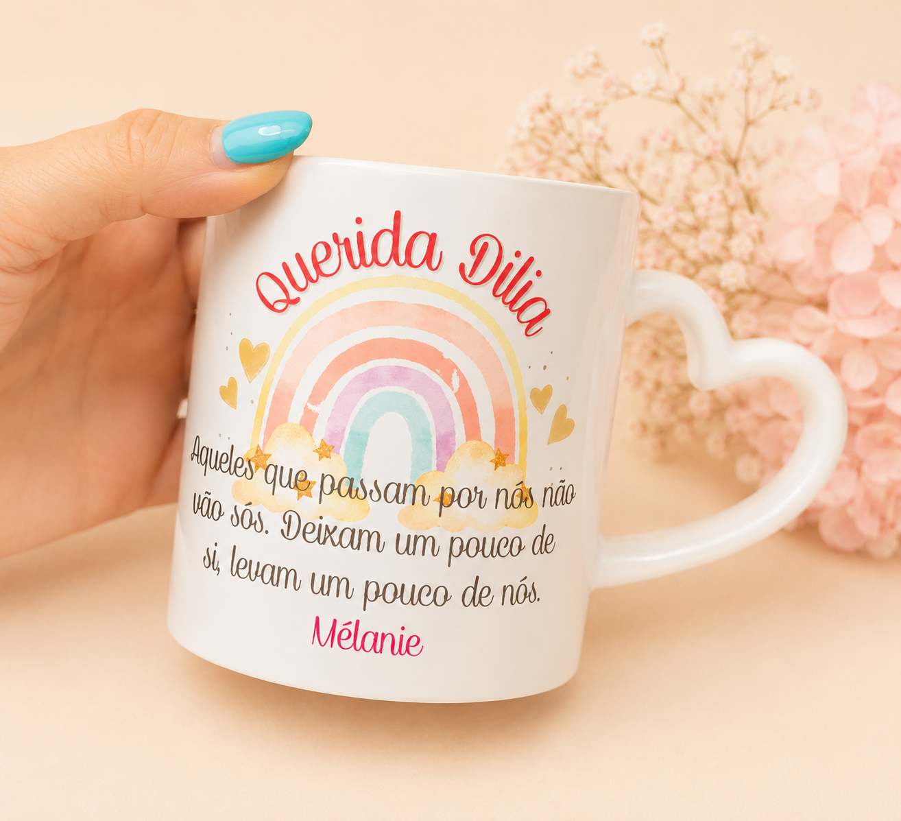 🌈 Caneca Personalizada para Professora/Educadora/Auxiliar – Frente e Verso | 🌈 Caneca Personalizada para Professora/Educadora/Auxiliar – Frente e Verso |