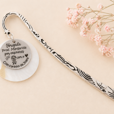 Marcador de Livro Personalizado com Medalha em Aço e Madrepérola Professora