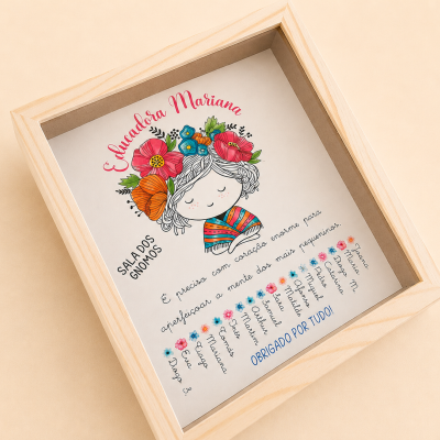 Quadro personalizado para professora ou educadora com mensagem especial e nomes dos alunos.
